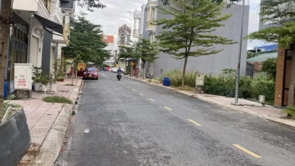 Bán Nhà Bình Chuẩn Thuận An - Nhà 1 Trệt 2 Lầu Gần Ngã 4 Miếu Ông Cù